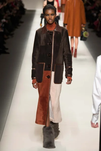 Look 14